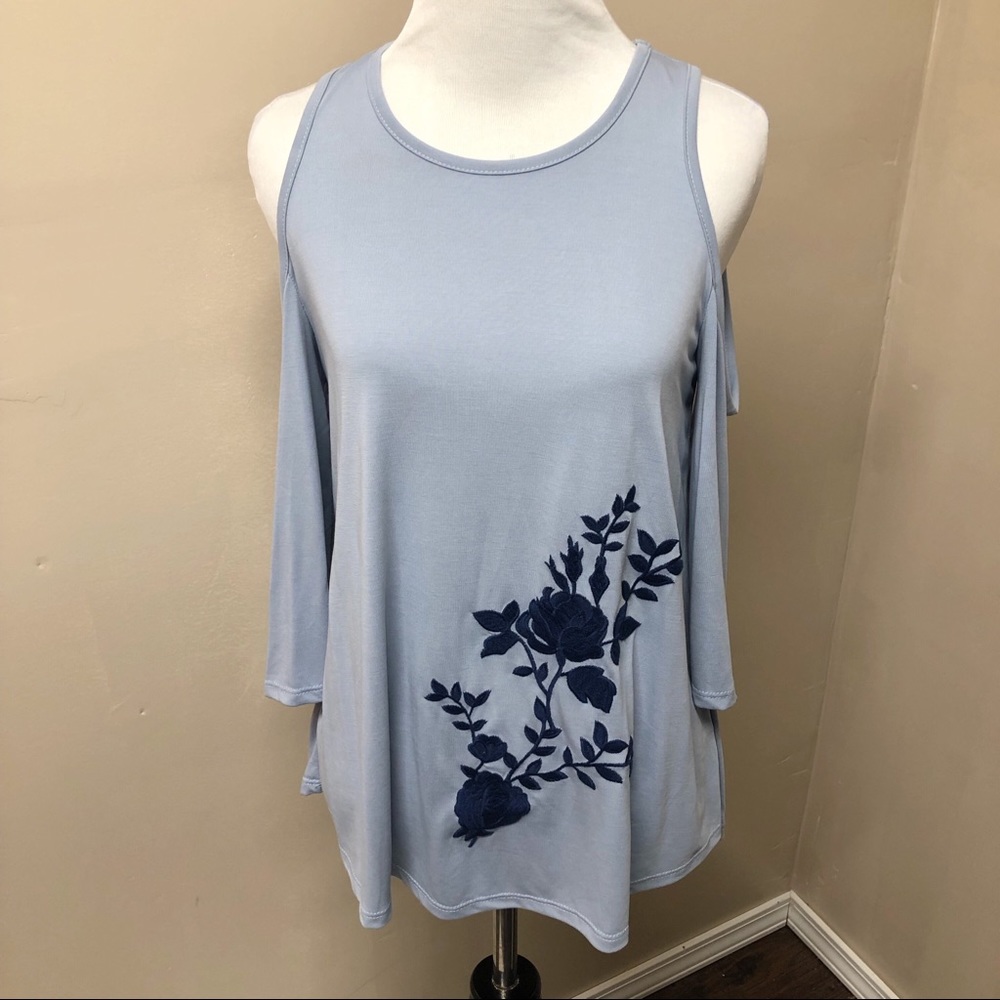 Francesca’s Embroidered Floral Cold Shoulder XS